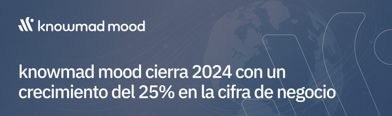 Fondo tecnológico azul con ilustración de un globo terráqueo y texto destacando el crecimiento del 25% de knowmad mood en su cifra de negocio en 2024.